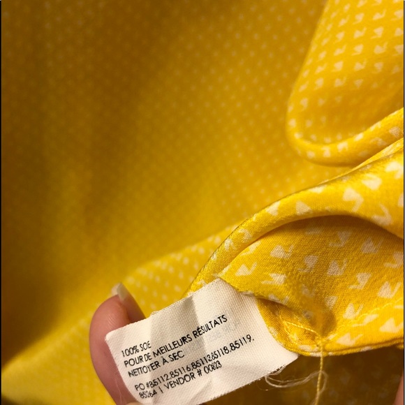 Club Monaco polka dot blouse 100% silk - Picture 3 of 6